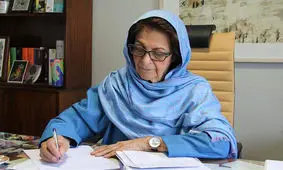 خودباوری را باید به زنان تدریس کرد/ مادرم قول گرفت که کار سیاسی نکنم/ ویدئو
