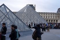  مدیر موزه لوور استعفا داد