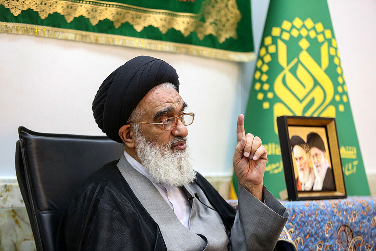 امام جمعه قم: روحانیت با تبلیغات فضای مجازی از بین نمیرود