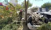 نجات مادر و پسر از حادثه واژگونی پراید در بزرگراه هاشمی‌رفسنجانی مشهد