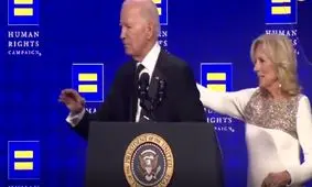  بانوی اول آمریکا راه خروج از سالن را به بایدن نشان داد/ ویدئو