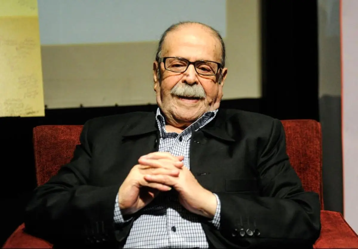 محمد علی کشاورز: این مملکت همه چیز دارد 