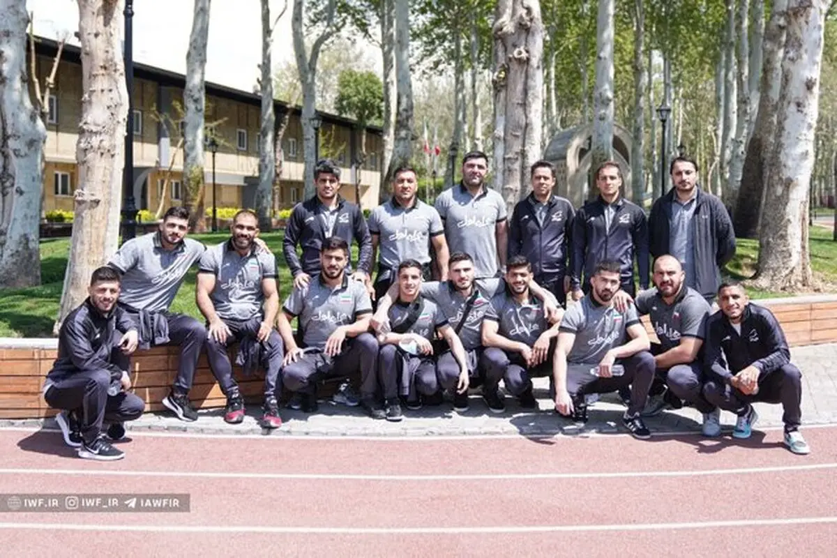 تیم ملی کشتی آزاد عازم قهرمانی آسیا شد

