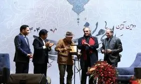 نشان اصالت بر سینه علی نصیریان