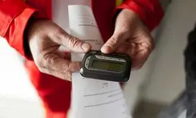 پیجر چیست و چگونه کار می‌کند؟ تشریح فناوری یک گیرنده رادیویی قابل حمل جیبی