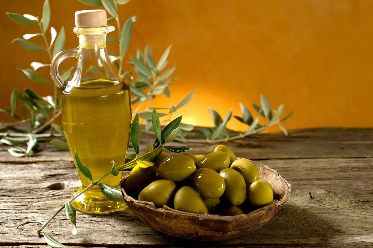 ۴ روشی که روغن زیتون به عمر شما میافزاید