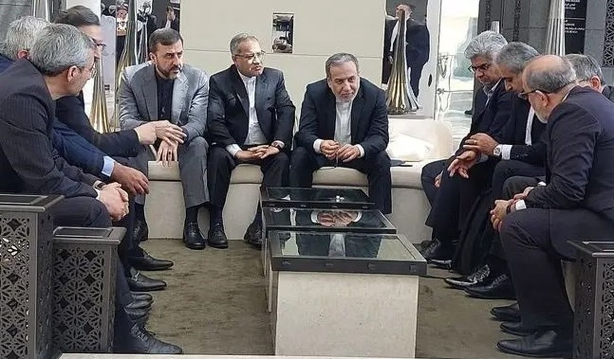 گفتگوی هیئت دیپلماتیک و کارشناسی ایران در مسقط پیش از آغاز مذاکرات تهران و واشنگتن/ ویدئو