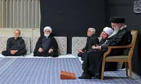 رهبر معظم انقلاب در مراسم عزاداری شب عاشورا در حسینیه امام خمینی حاضر شدند
