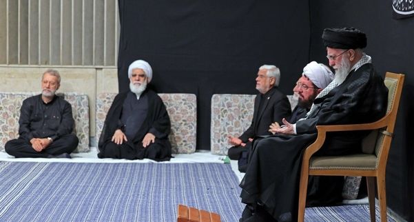 رهبر معظم انقلاب در مراسم عزاداری شب عاشورا در حسینیه امام خمینی حاضر شدند