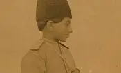 سفر در زمان؛ عکس یادگاری شازدۀ قاجاری و بز کوهی شکارشده 