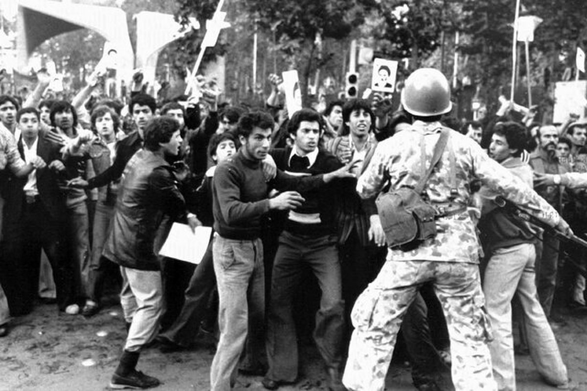 بازخوانی واقعه ۱۳ آبان ۵۷؛ شلیک به دانشآموزان از بیرون دانشگاه