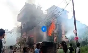 استعفای نخست وزیر نپال مانع به آتش کشیده‌شدن خانه‌های سیاستمداران ارشد نشد