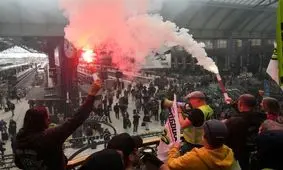 به آتش کشیدن یک رستوران در جریان اعتراضات ضددولتی در پاریس/ ویدئو