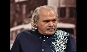 عصبانیت آقای بازیگر از یک طرفدار در مراسم ختم: چرا فیلم می‌گیرید؟/ ویدئو