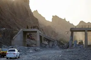 گزارش خبرفوری از پل رودان به بندرعباس که توسط آمریکا مورد حمله قرار گرفت/ روی این پل، 2 ایرانی به شهادت رسیدند