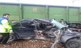 برخورد قطار با خودرو در ایستگاه راه‌آهن شازند، یک مصدوم برجای گذاشت