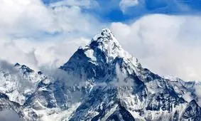 سقوط کوهنورد به شکاف عمیق ۶۰ متریِ اورست/ ویدئو