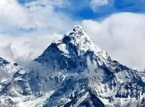 سقوط کوهنورد به شکاف عمیق ۶۰ متریِ اورست/ ویدئو