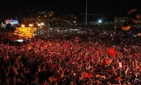 جشن های خیابانی در تبریز و ارومیه به مناسبت قهرمانی تراکتور/ ویدئو