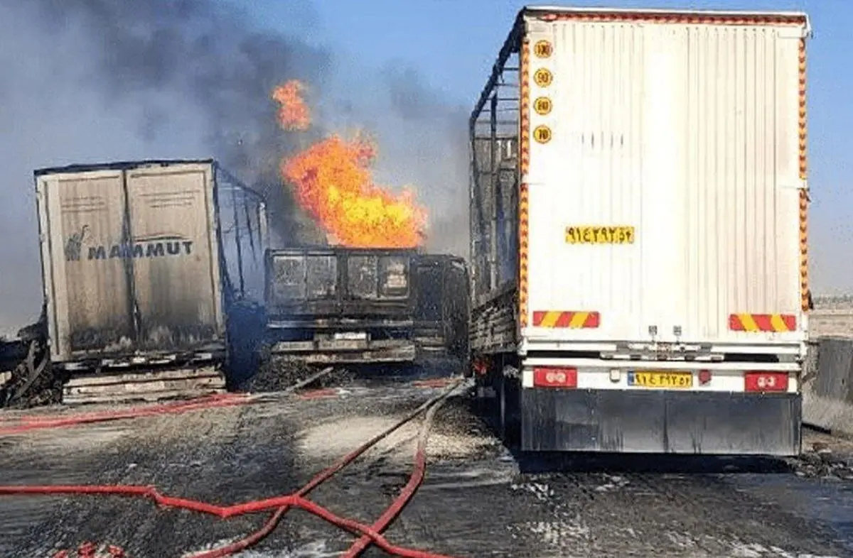 انفجار تانکر سوخت در یزد در تصادف ۴ خودروی سنگین/ ویدئو