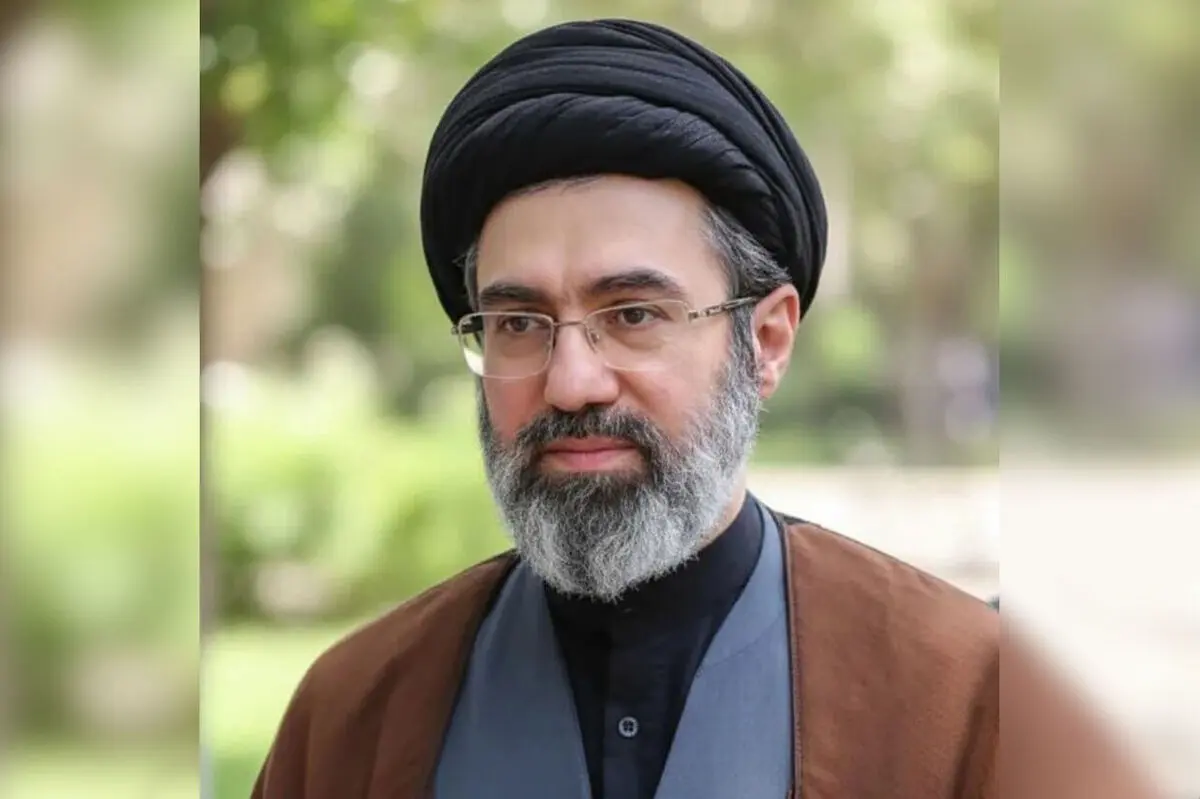دستور رهبر انقلاب به ادامه خدمت منصوبان رهبر شهید بر اساس احکام و تدابیر سابق

