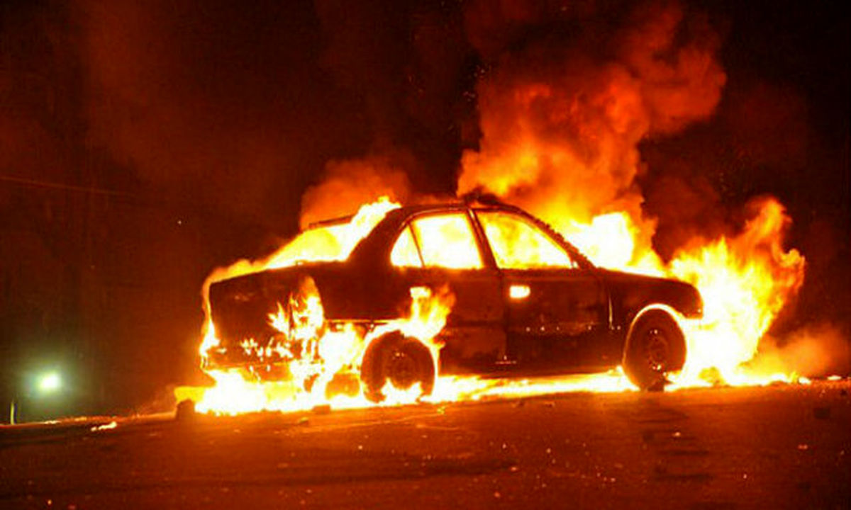 راننده قاچاقچی خودروی خود را به آتش کشید