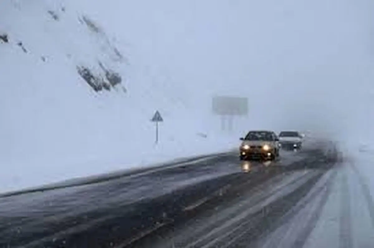 برف و باران در جاده‌های ۹ استان کشور/ انسداد ۹ محور