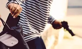 سرقتی وحشتناک از مادری که کودکش را در آغوش داشت/ ویدئو