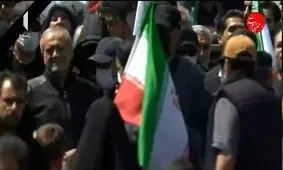 حضور متفاوت پزشکیان در مراسم چهلم امام شهید؛ با کلاه و سوار بر موتور/ ویدئو