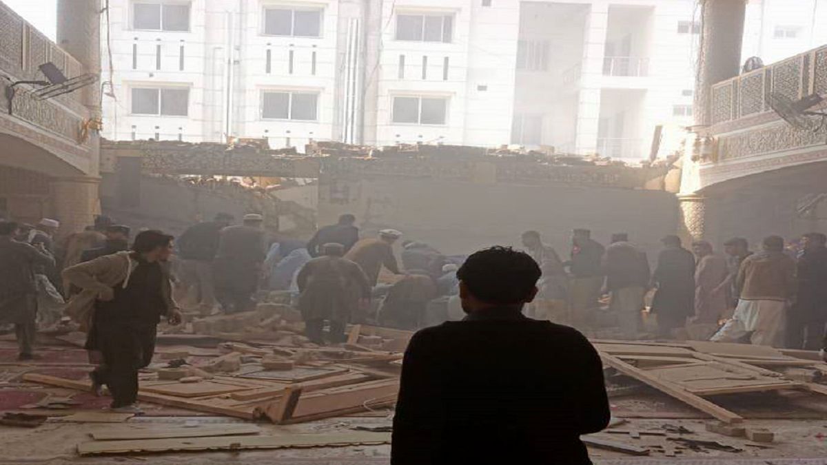 انفجار انتحاری در مسجد پیشاور پاکستان با ۱۹ کشته و ۹۰ زخمی