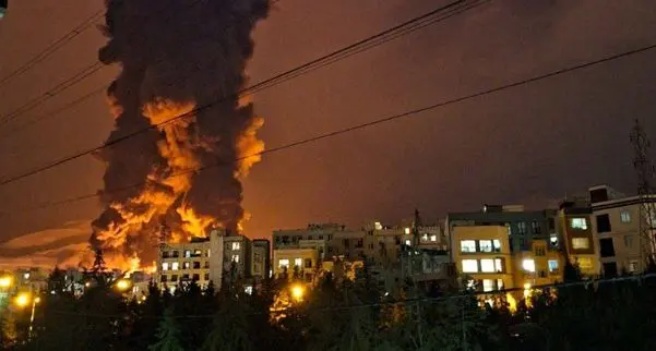 حمله به تعدادی از انبارهای نفت در استان‌های تهران و البرز/ گزارش خبرنگار شبکه خبر درباره جزئیات حمله موشکی به انبار نفت شهران/ اطلاعیه شرکت ملی پالایش و پخش فرآورده‌های نفتی ایران/ ویدئو