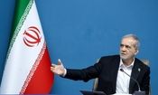 پزشکیان: برخی سعی می‌کنند تقصیرات را گردن وزیر اقتصاد بیاندازند/ نباید در میدان دشمن بازی کنیم
