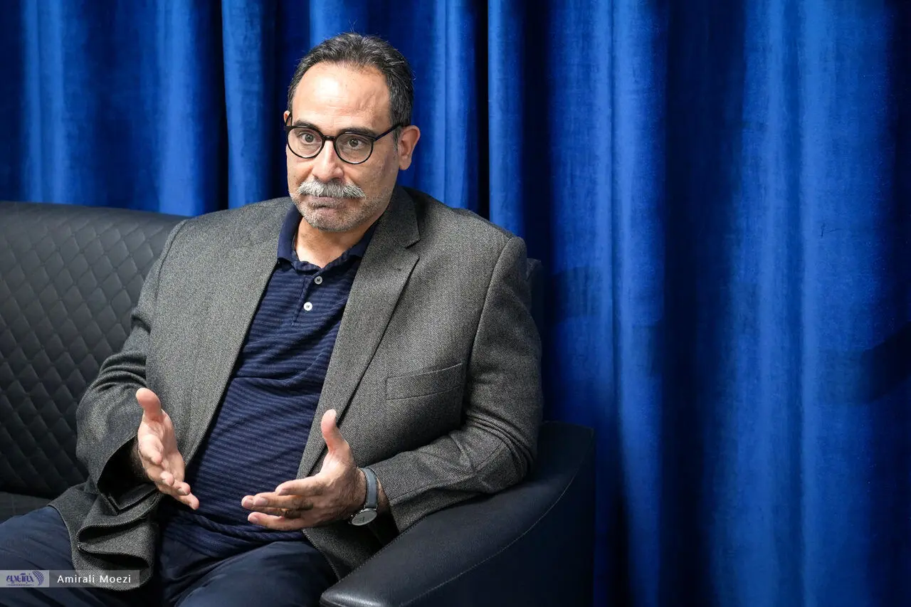 ما جایگاه‌مان را در خاورمیانه از دست داده‌ایم/ بازار هنر دنیا هم‌اکنون متمرکز بر جنبش‌های هنری عراق است/ حاضر نیستم گبه را با فرش دوره صفوی عوض کنم