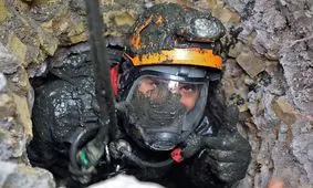 تلاش برای کشف جنازه یک خانم در چاه