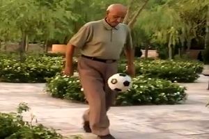 حیرت خارجی‌ ها از مهارت یک پیرمرد ایرانی در زدن روپایی/ ویدئو