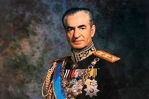 سفر در زمان؛ «محمدرضا پهلوی در حال شکار پرنده با اسلحه»؛ اوایل دهه 40 