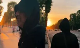 قدم زدن مهران مدیری در خیابان با لباس ناشناس/ ویدئو