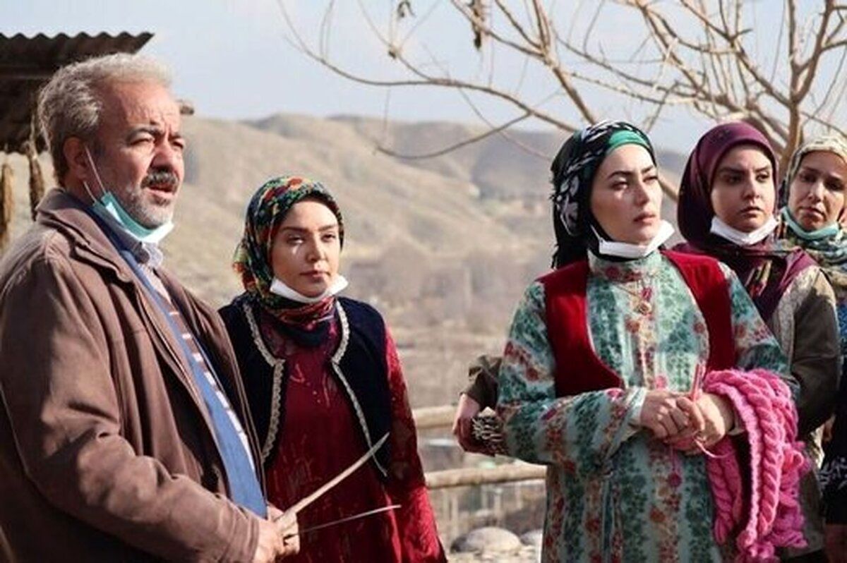 کنایه «نون خ» به صف بستن برای دلار سهمیهای/ ویدئو