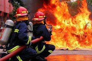 مصدومیت ۵ کارگر رستوران در آتش‌سوزی مجموعه پدیده شاندیز