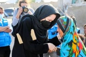 آنجلینا جولی در بین مردم یمن/ ویدئو