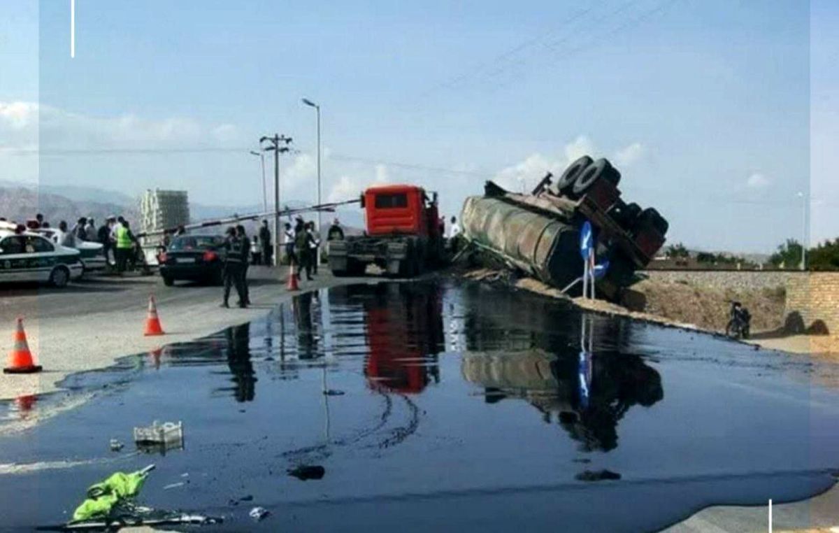 واژگونی تریلر حامل قیر در محور بجنورد - شیروان لحظاتی جاده را مسدود کرد/ ویدئو