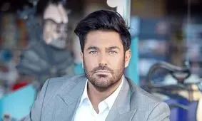 لبخندهای بامزه رضا گلزار به همسرش در هنگام خرید کت و شلوار در دبی/ ویدئو 