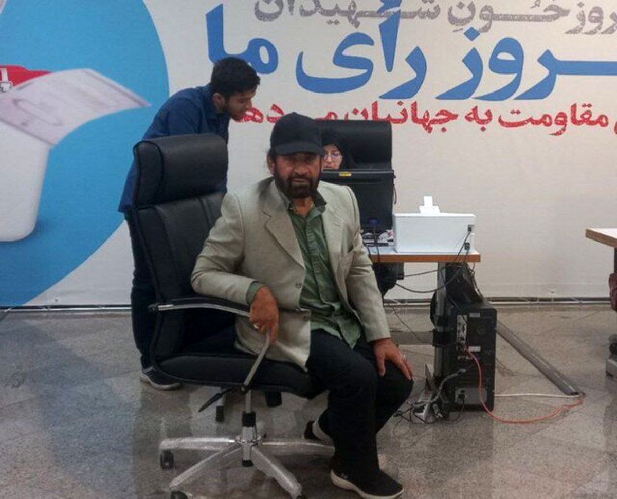 نامنویسی سرتیپ افشارزاده در انتخابات ریاستجمهوری/ او آجودان احمدی نژاد بود/ عکس