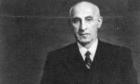  سفر در زمان؛ «دکتر مصدق در کنار فرزندانش غلامحسین و ضیاء اشرف»؛ دهه 30/ عکس