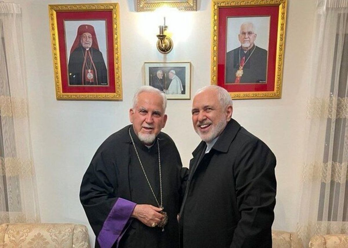بازدید ظریف از 2 کلیسا در تهران/ تصاویر