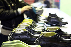 انتقاد تولیدکنندگان کفش: برای تامین مواد اولیه پتروشیمی دچار مشکل هستیم