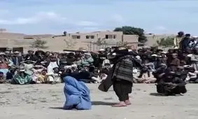 شلاق زدن بی‌رحمانه یک زن توسط پسر طالبش/ ویدئو