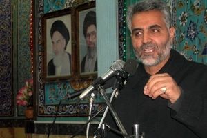سفر در زمان؛ «سردار سلیمانی و محسن رضایی» بر سر مزار احمد کاظمی؛ سال 84/ تصاویر

