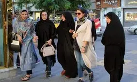 بنر عجیب در تهران؛ عدم اختلاس به شرط با حجاب شدن زنان!