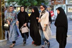 بنر عجیب در تهران؛ عدم اختلاس به شرط با حجاب شدن زنان!